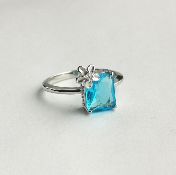 Jem Designs Shop Jewelry - Swiss Blue Topaz and Diamond ring size 8 🆕